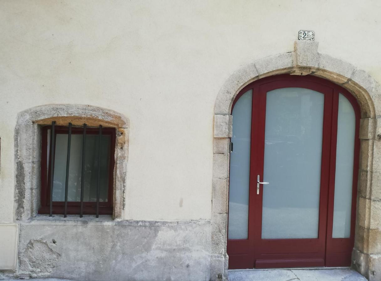 Les Insolites De Champeix Exterior photo