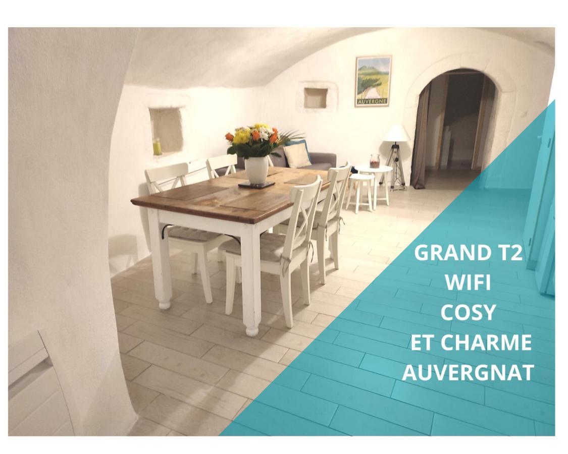 Les Insolites De Champeix Exterior photo